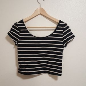 Mossimo fitted crop top black and white